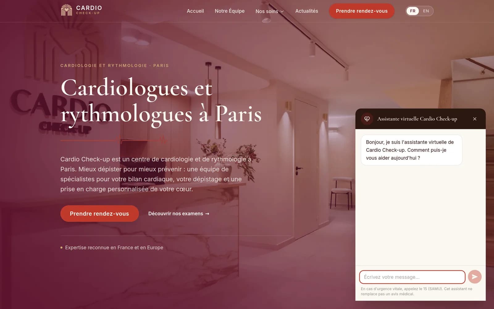 Assistante virtuelle Cardio Check Up ouverte sur le site du centre, avec le renvoi vers le 15 (SAMU) affiché sous la zone de saisie